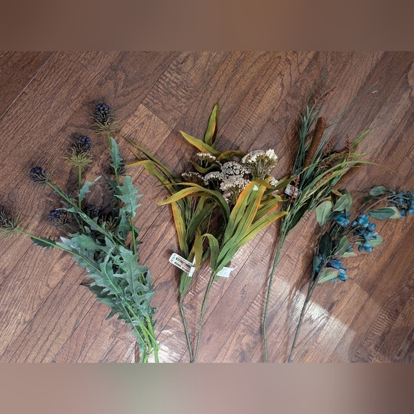 Artificial Flowers and Greenery For Art & Crafts New With Tags - Picture 4 of 14